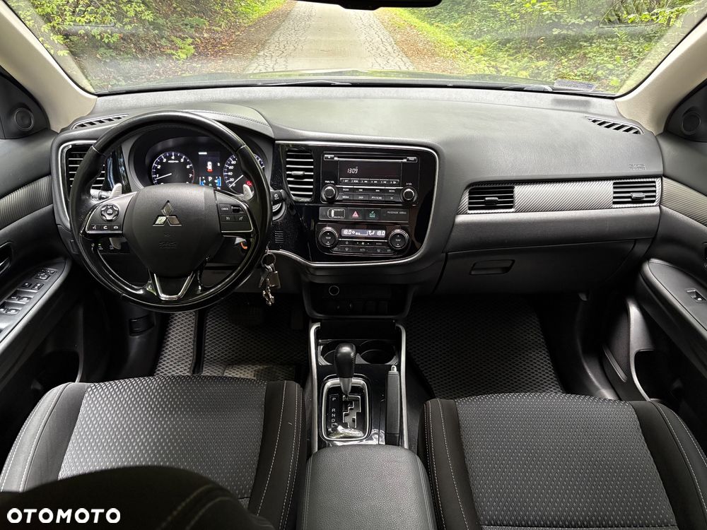 Mitsubishi Outlander 2.0 Instyle + 4WD CVT - 14