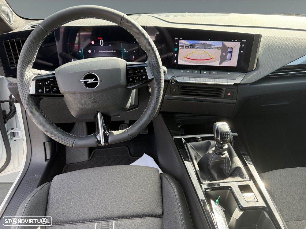 Opel Astra 1.2 T GS - 10