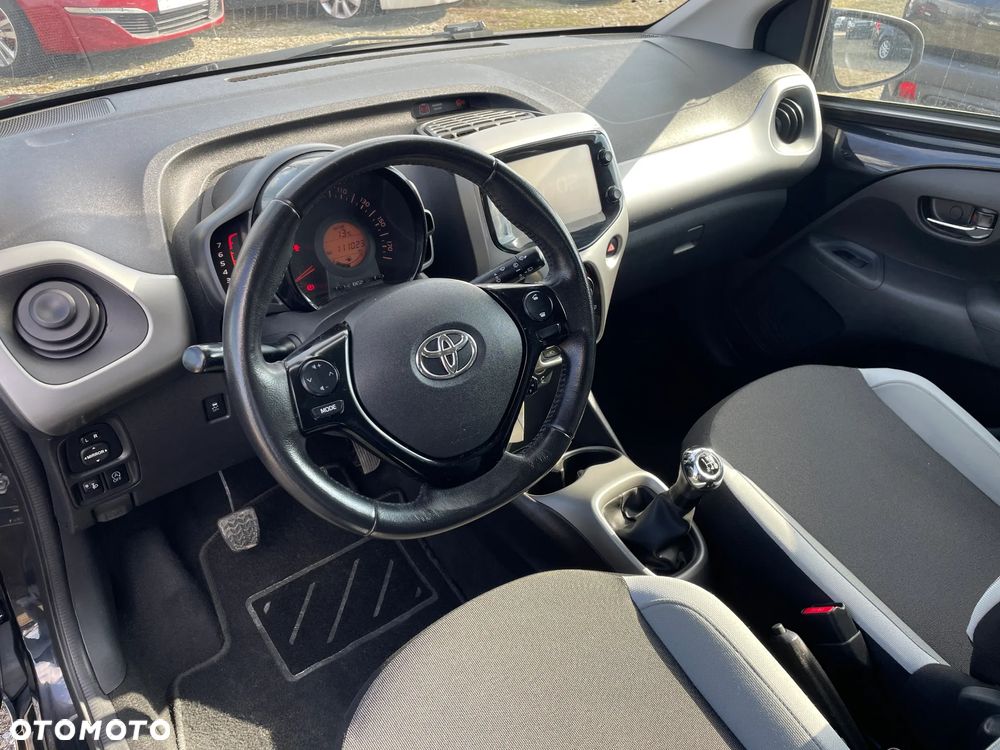 Toyota Aygo x-play - 11