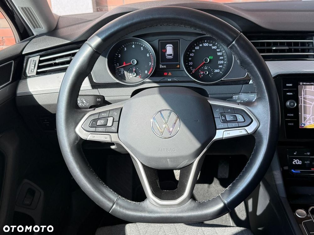 Volkswagen Passat - 17