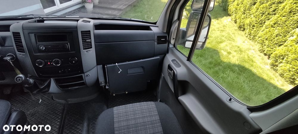 Mercedes-Benz Sprinter L2H2 - 12