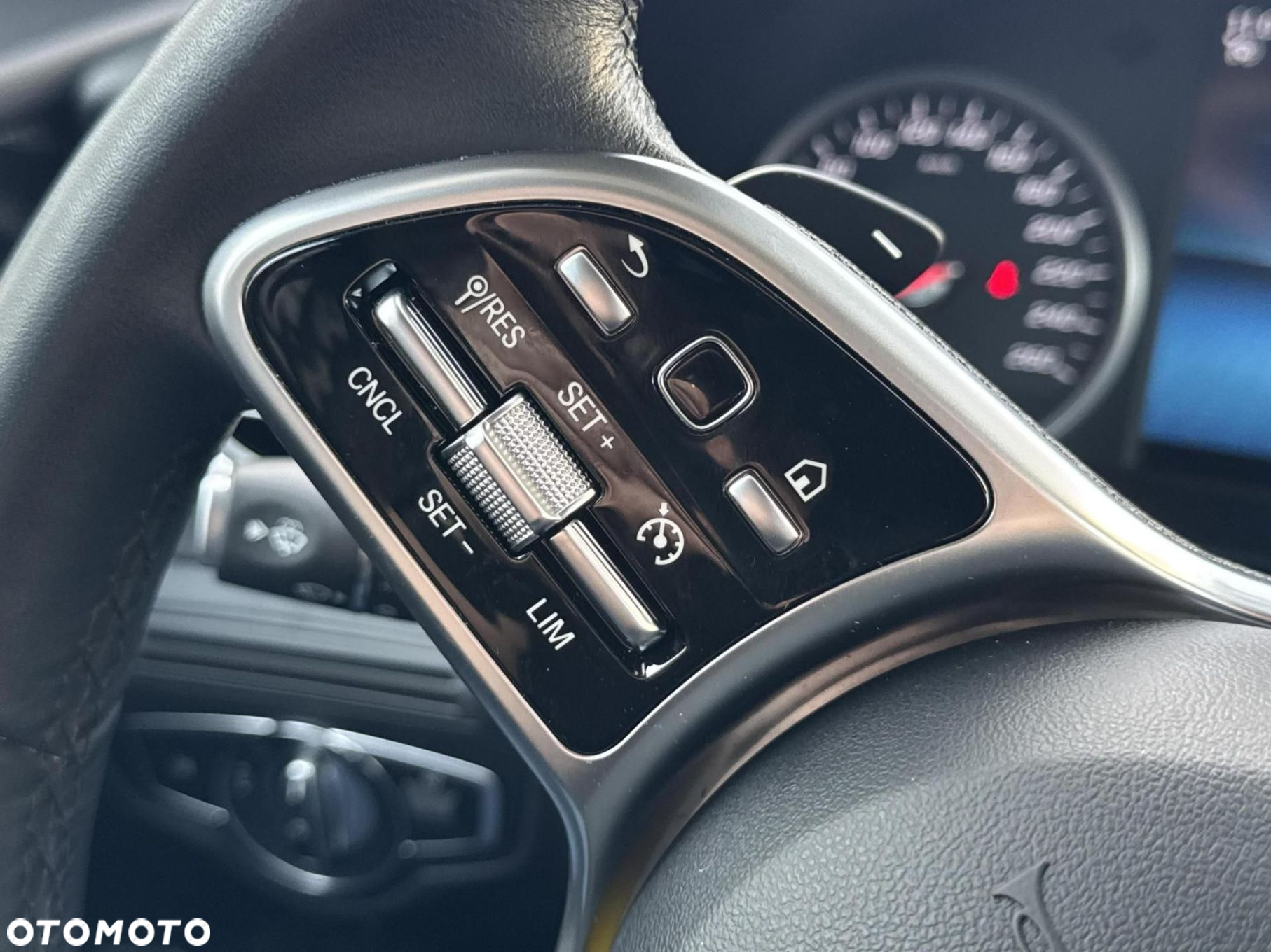 Mercedes-Benz GLC - 24