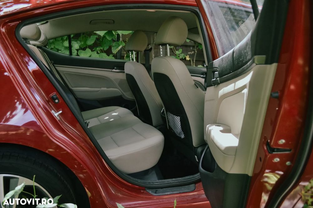 Hyundai Elantra - 5