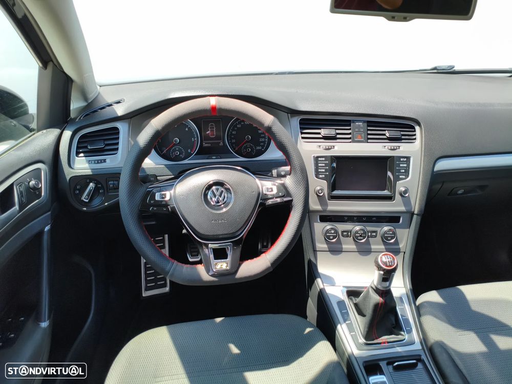 VW Golf 1.6 TDi R-Line - 23
