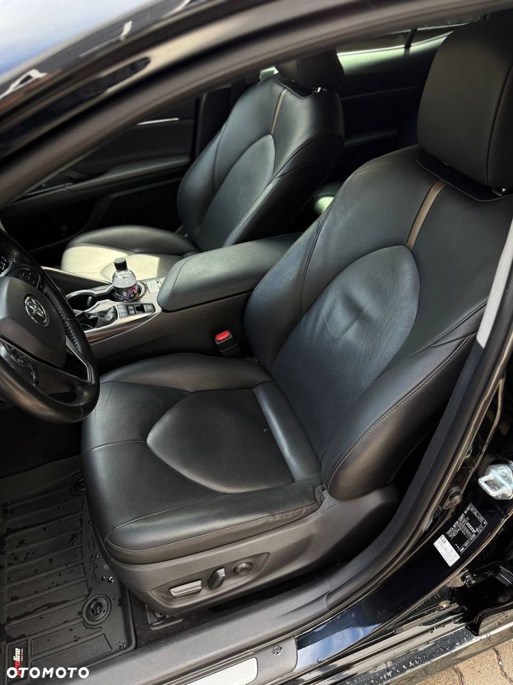 Toyota Camry Executive - 24