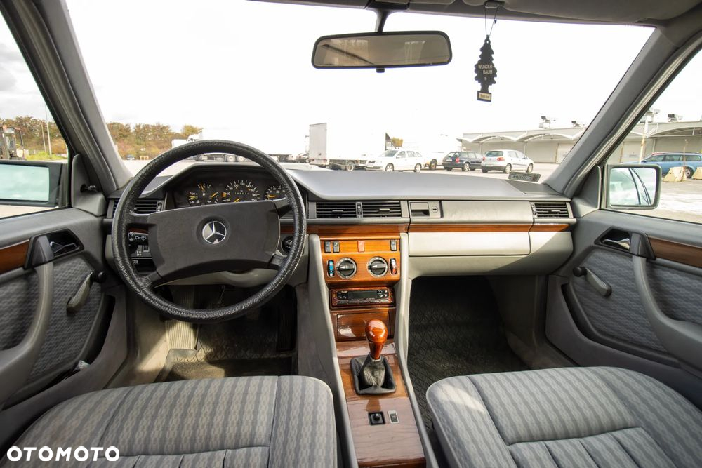 Mercedes-Benz W124 (1984-1993) - 18