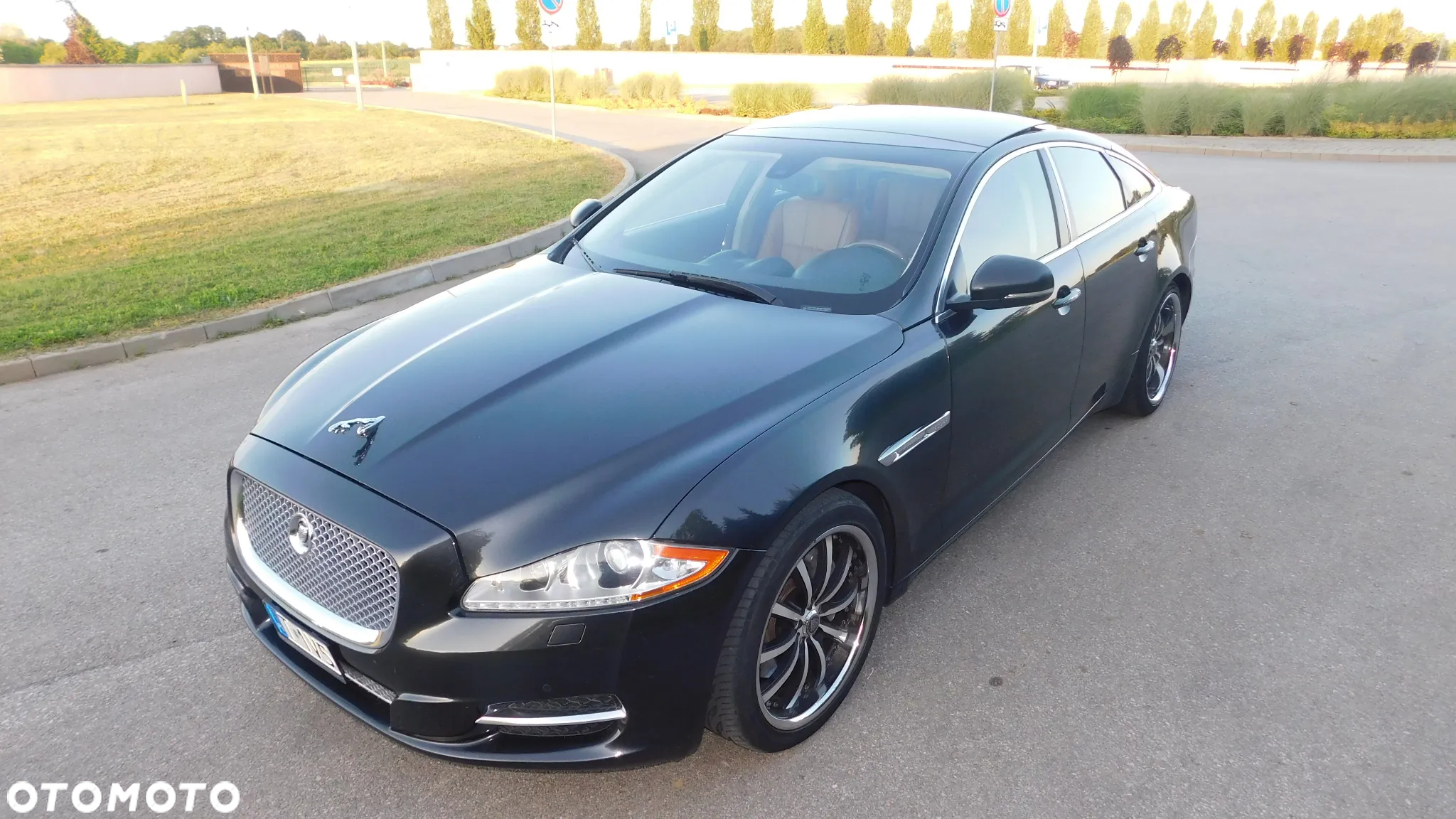 Jaguar XJ 5.0 V8 LWB Premium Luxury - 14