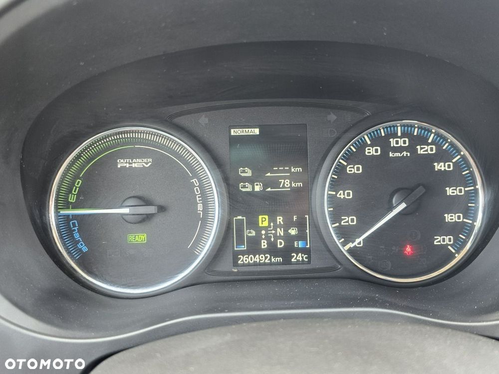 Mitsubishi Outlander - 32