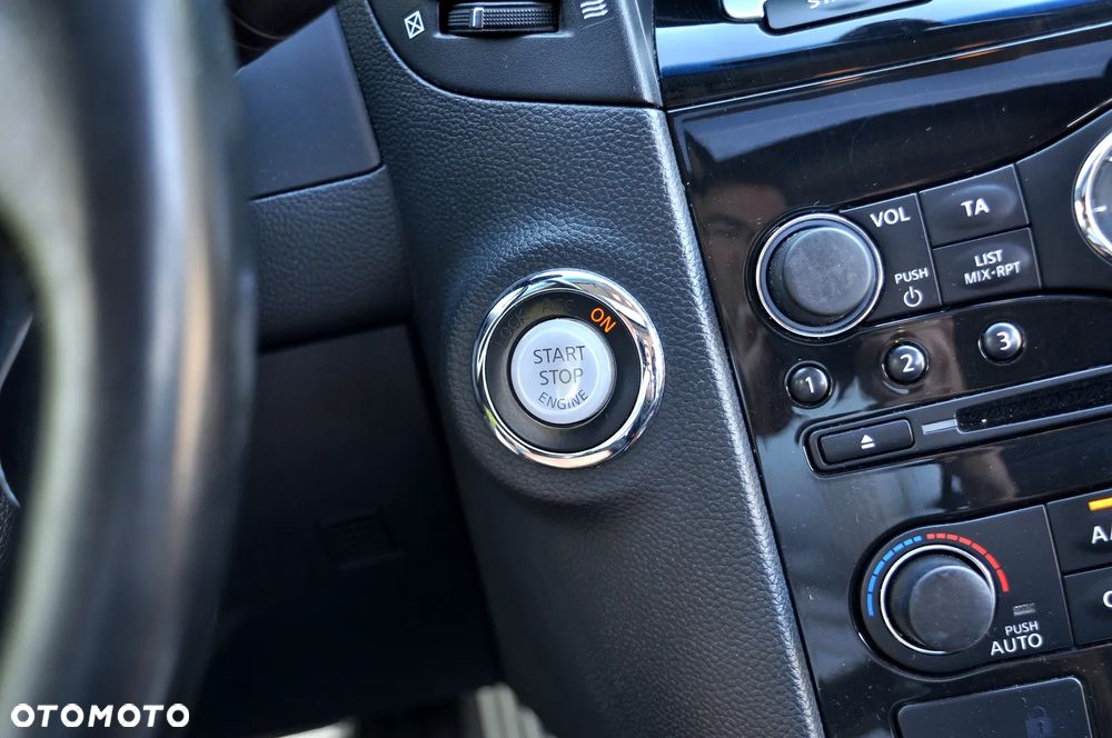 Infiniti QX70 - 36