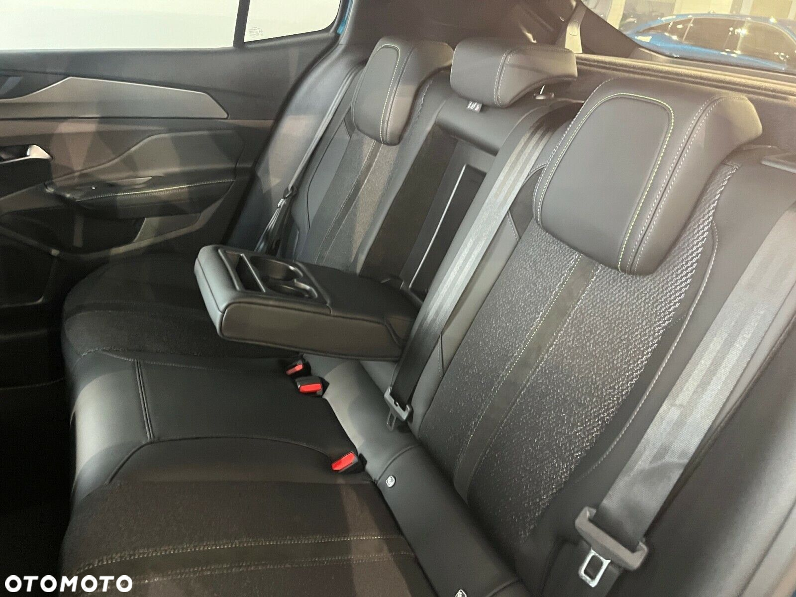 Peugeot 408 - 13