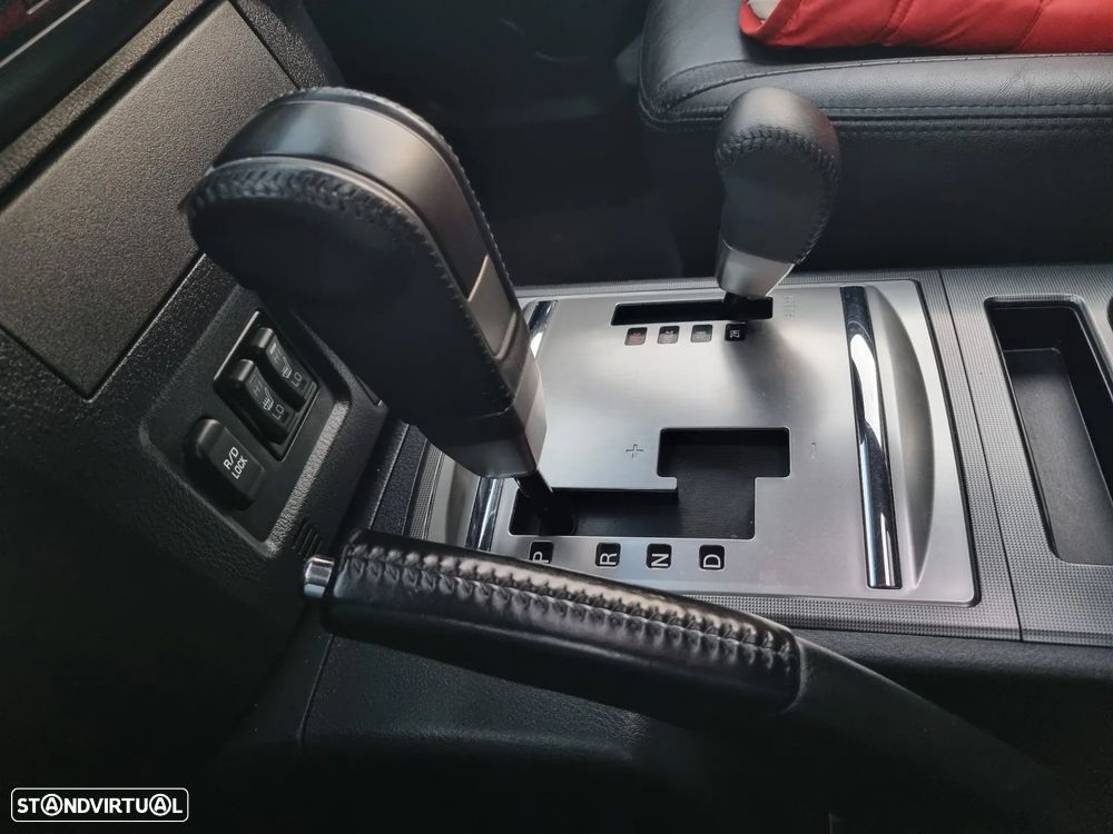 Mitsubishi Pajero - 27