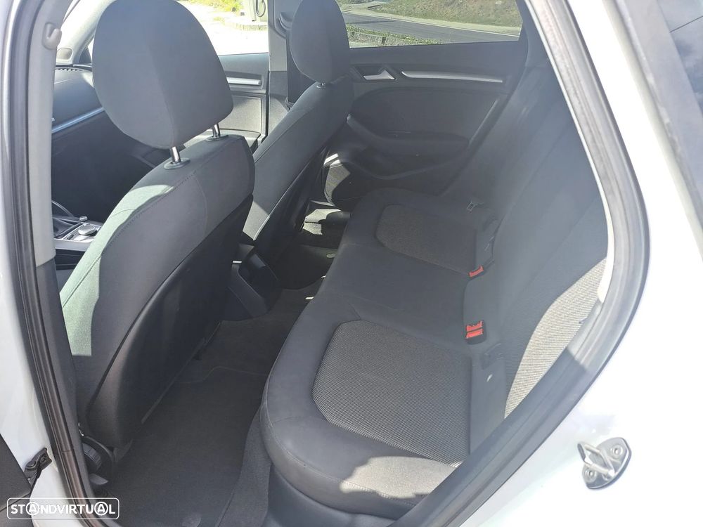 Audi A3 Sportback 1.6 TDI S-line - 9