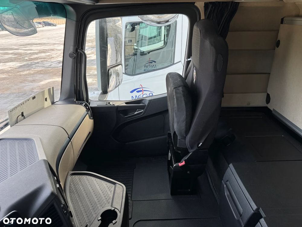 Mercedes-Benz Actros - 7