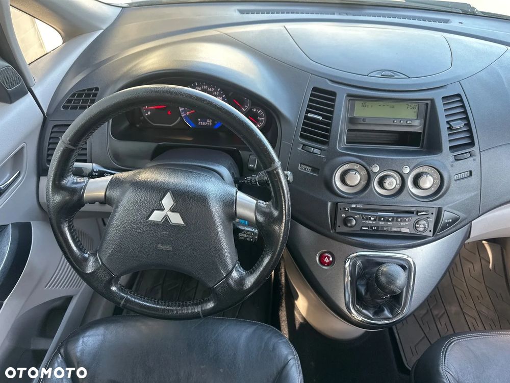 Mitsubishi Grandis 2.0 DID Instyle - 26