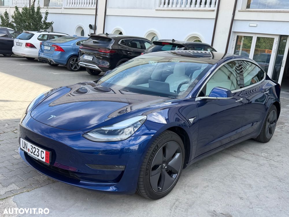 Tesla Model 3 - 1