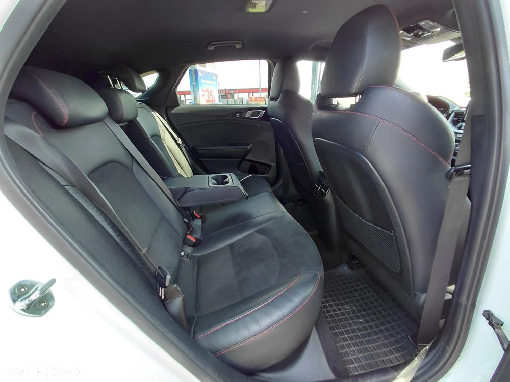 Kia ProCeed - 26