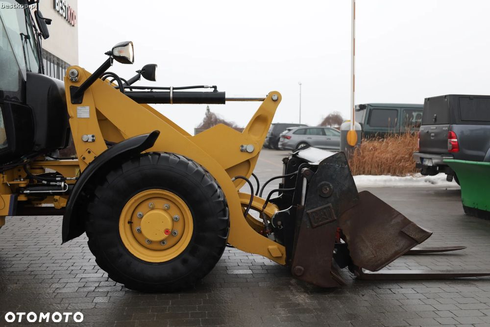 Caterpillar CAT 906M - 3