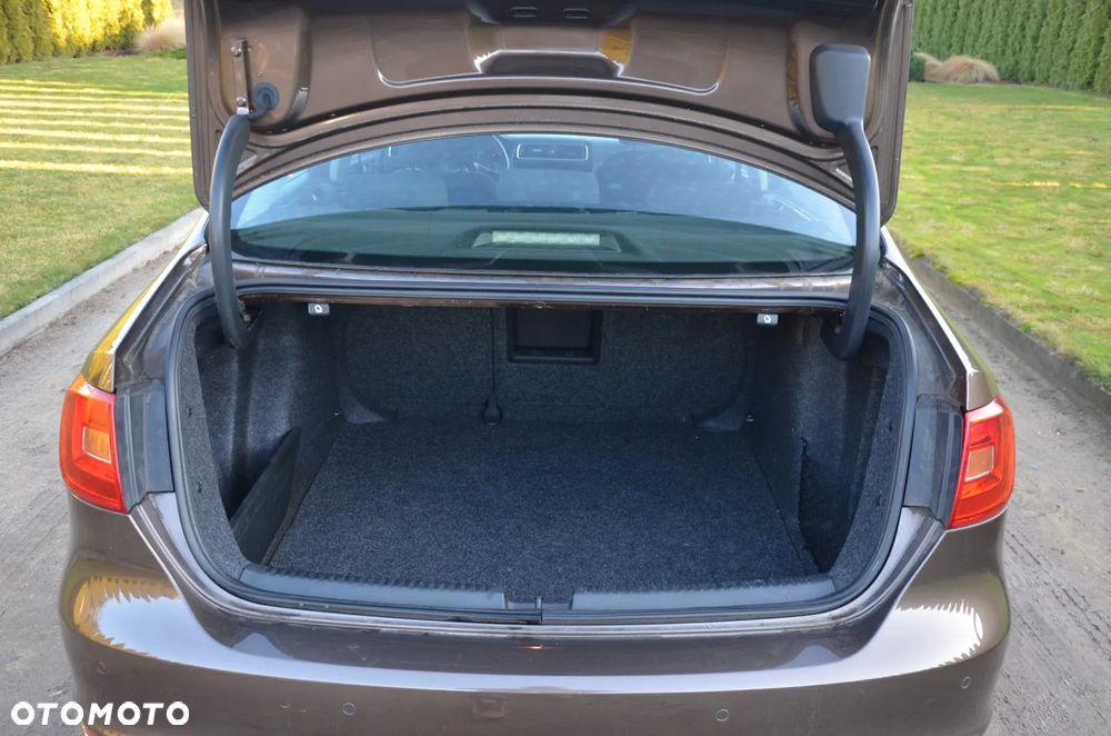 Volkswagen Jetta 1.6 TDI Blue Motion Technology Comfortline - 12