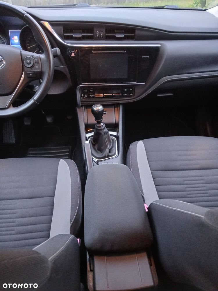 Toyota Auris 1.6 D-4D Prestige - 11
