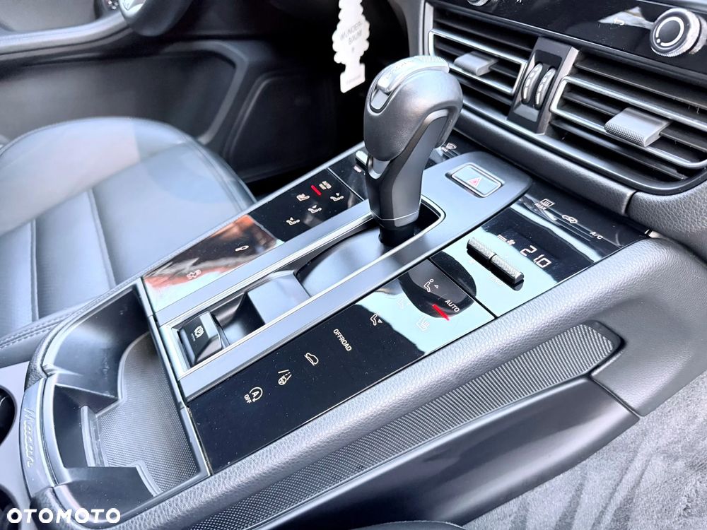 Porsche Macan T - 26