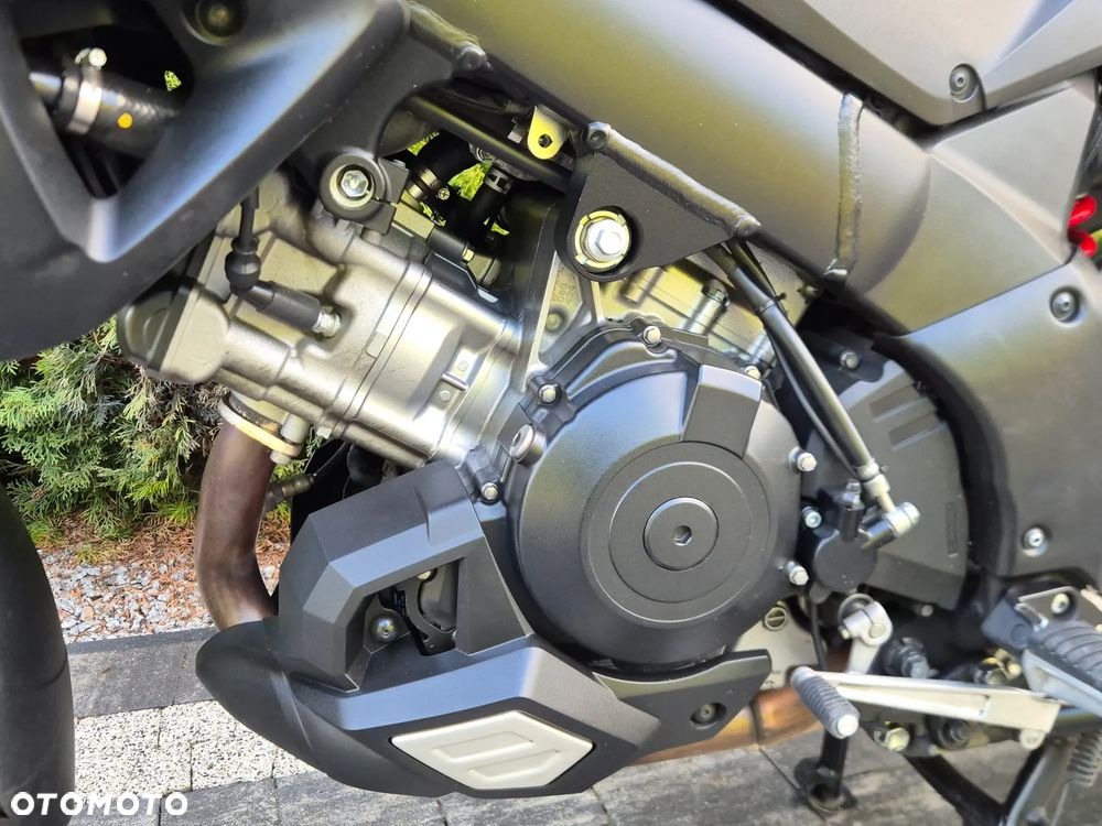 Suzuki DL - 27