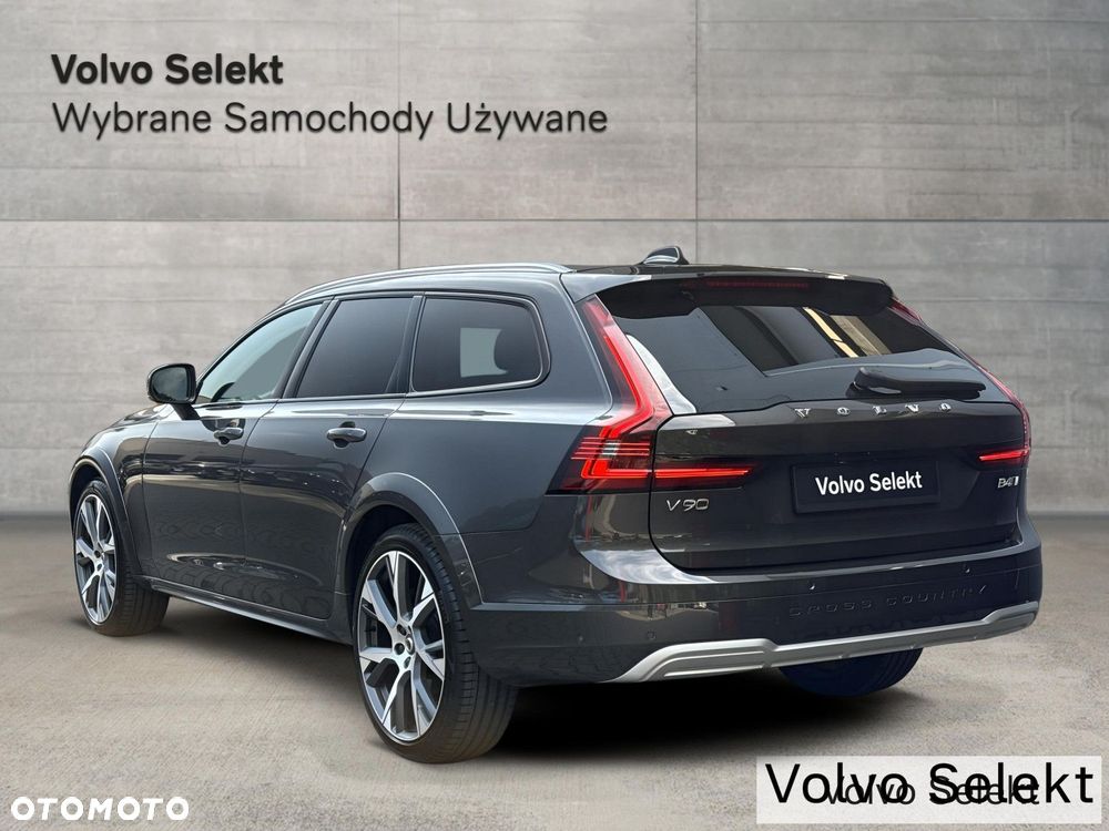 Volvo V90 Cross Country - 4