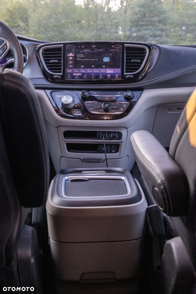 Chrysler Pacifica - 22