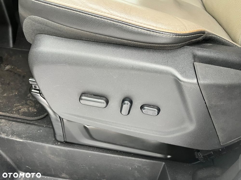 Ford Tourneo Custom - 12