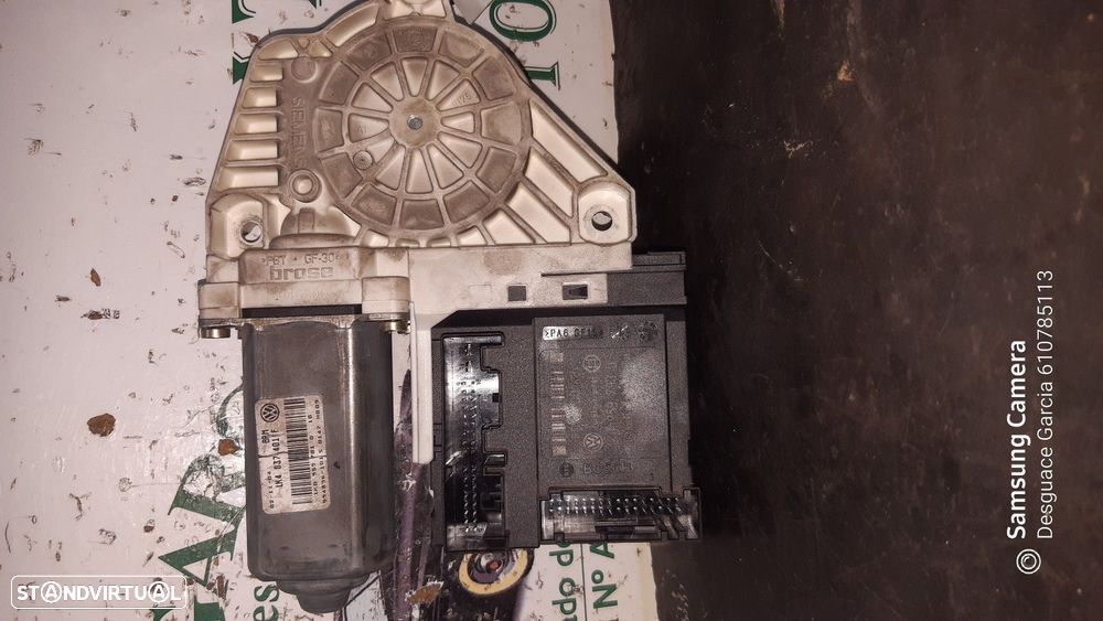 MOTOR ELEVADOR DE VIDRO FRONTAL ESQUERDO VOLKSWAGEN GOLF V 2005 -1K4837401F - 11