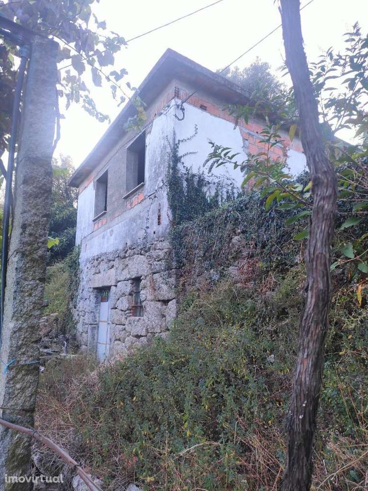 Moradia rés do chão e 1º andar em pedra para restauro - Grande imagem: 3/15