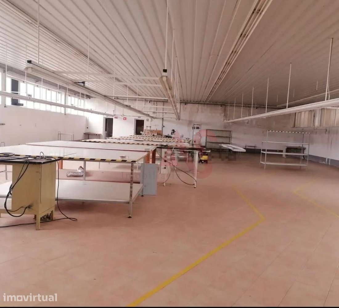 Pavilhão Industrial / Armazém em Raimonda, Paços de Ferreira - Grande imagem: 3/4