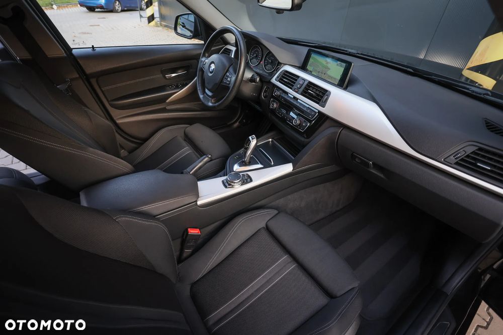 BMW Seria 3 320d xDrive Luxury Line sport - 29