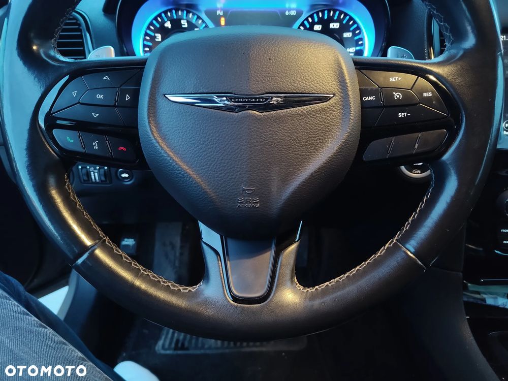 Chrysler 300s - 9