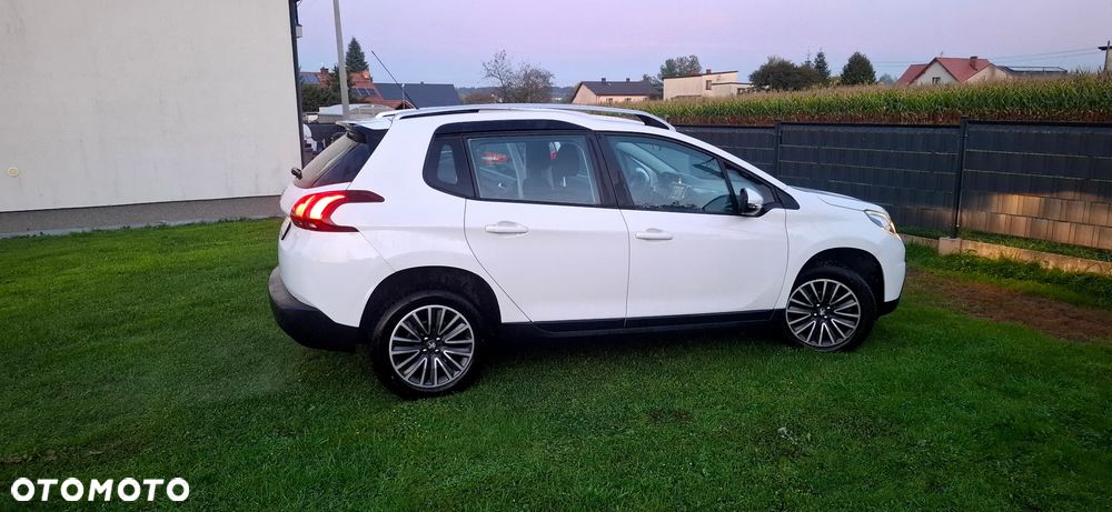 Peugeot 2008 1.2 Pure Tech Style EU6 - 3