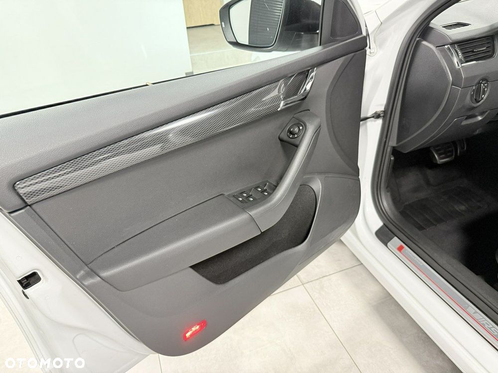 Skoda Octavia 2.0 TDI RS Challenge DSG - 39