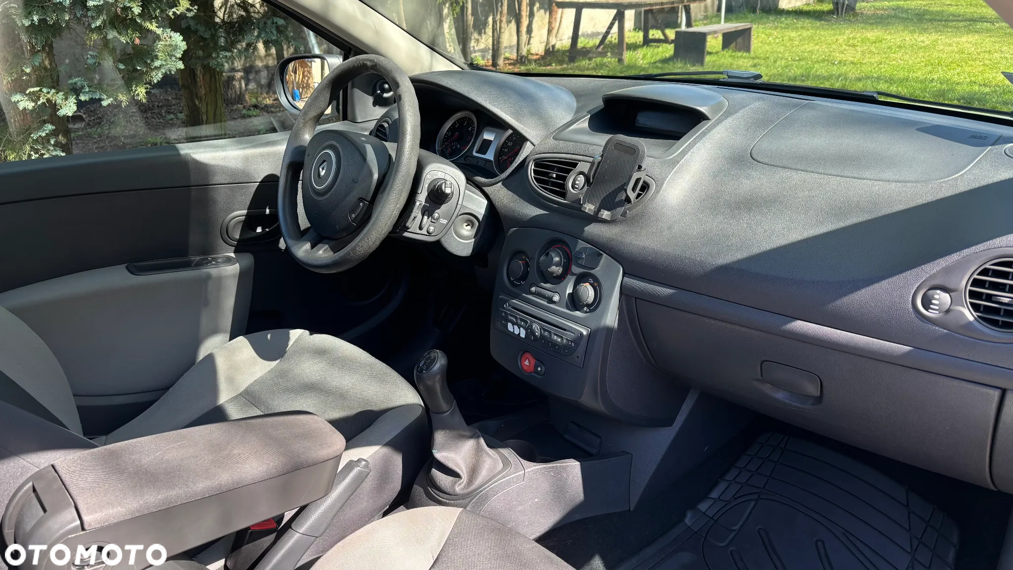 Renault Clio - 16