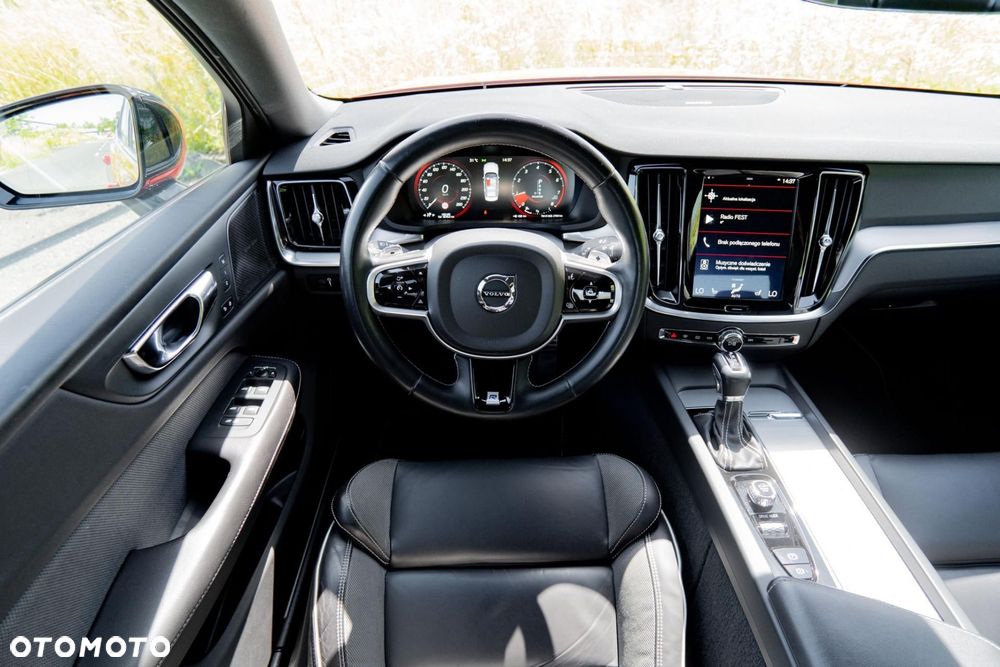 Volvo S60 T5 R-Design - 11