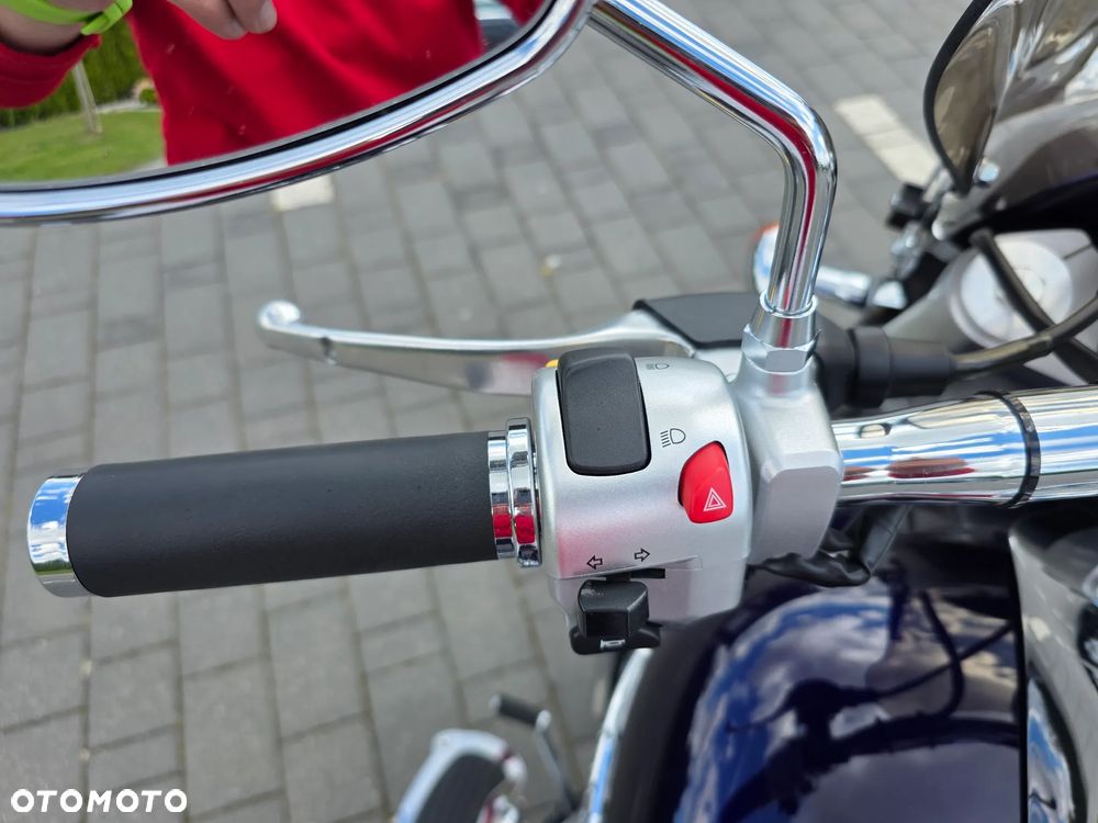 Suzuki Intruder - 21