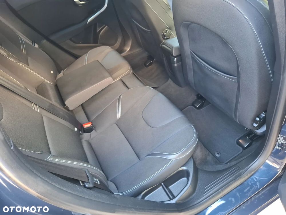 Volvo V40 D4 Momentum - 9
