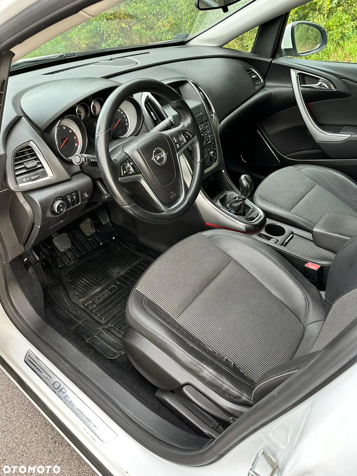 Opel Astra IV 1.4 T Cosmo - 9
