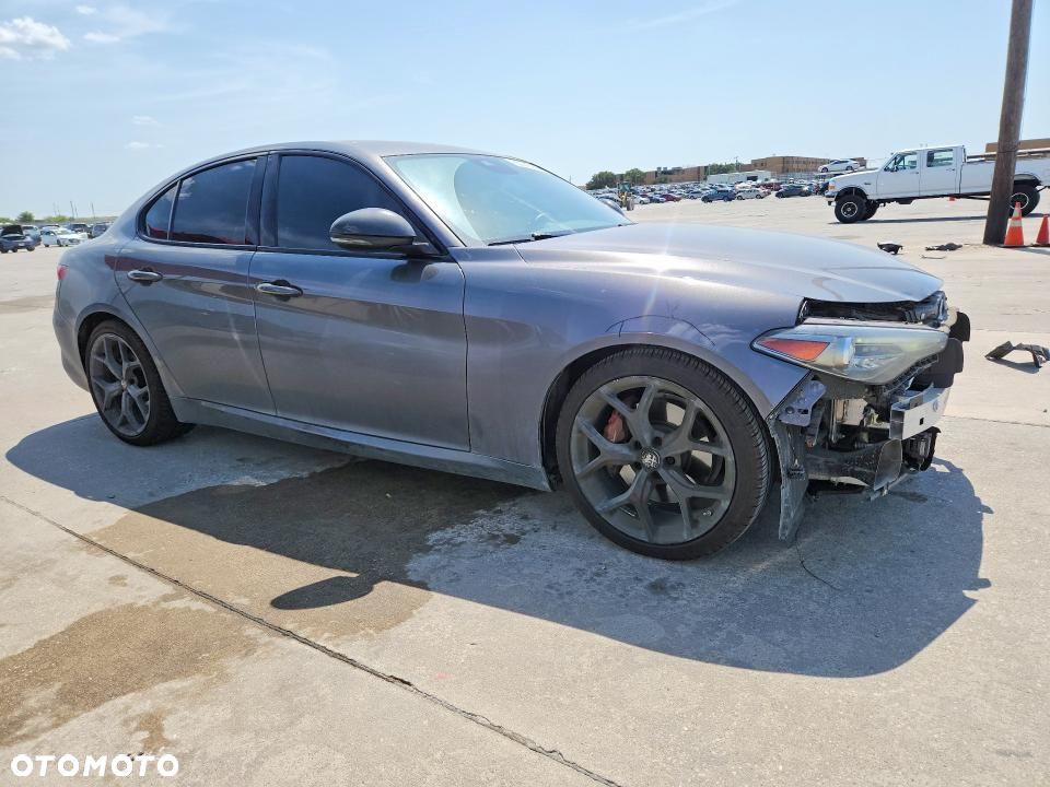 Alfa Romeo Giulia - 5