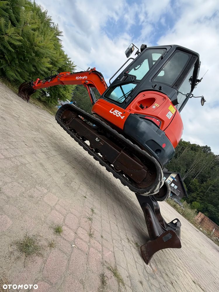 Kubota U55-4. koparka Gąsienicowa 5,5 tony. 2016 rok. 3700 mtg! KLIMATYZACJA. Długie ramie plus! 3sekcje Hydrauliczne. zamki na tłokach. Koparka Jak nówka sztuka. Zadbana zero zużycia. Z gospodarstwa Norweskiego. Zmiana łyżek Hydrauliczna. LENHOFF. Ani deka luzów wycieków. Szybka wolna jazda. Gąski perfekt stan. OKAZJA TANIO. Aktualna Dekra. Po serwisach eksploatacyjnych. Mocny silnik Kubota 4 cylindry! Zamki na tłokach. Nagłośnienie Wielka Okazja - 22