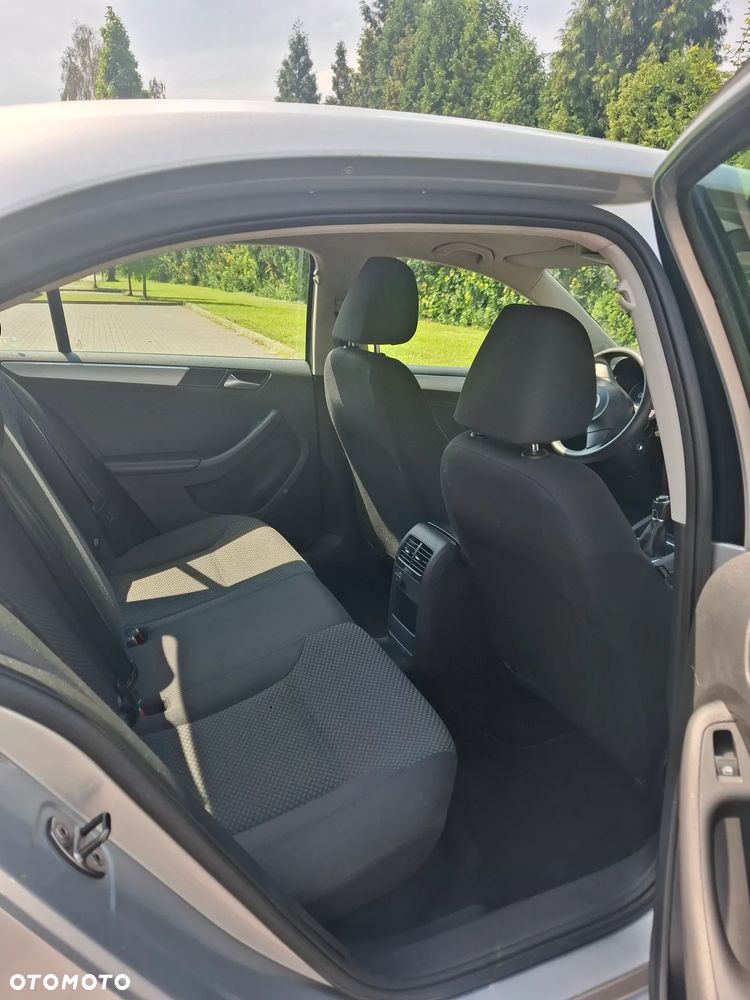 Volkswagen Jetta 1.6 TDI Comfortline - 4