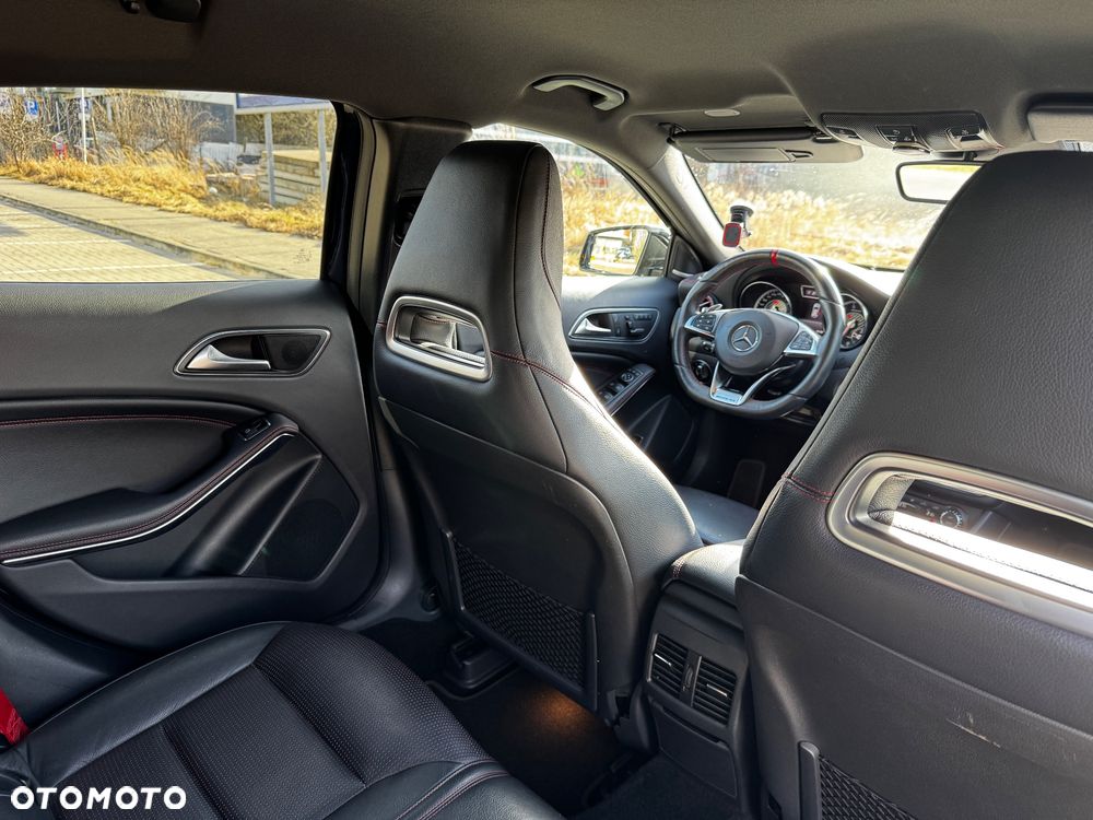 Mercedes-Benz GLA - 15