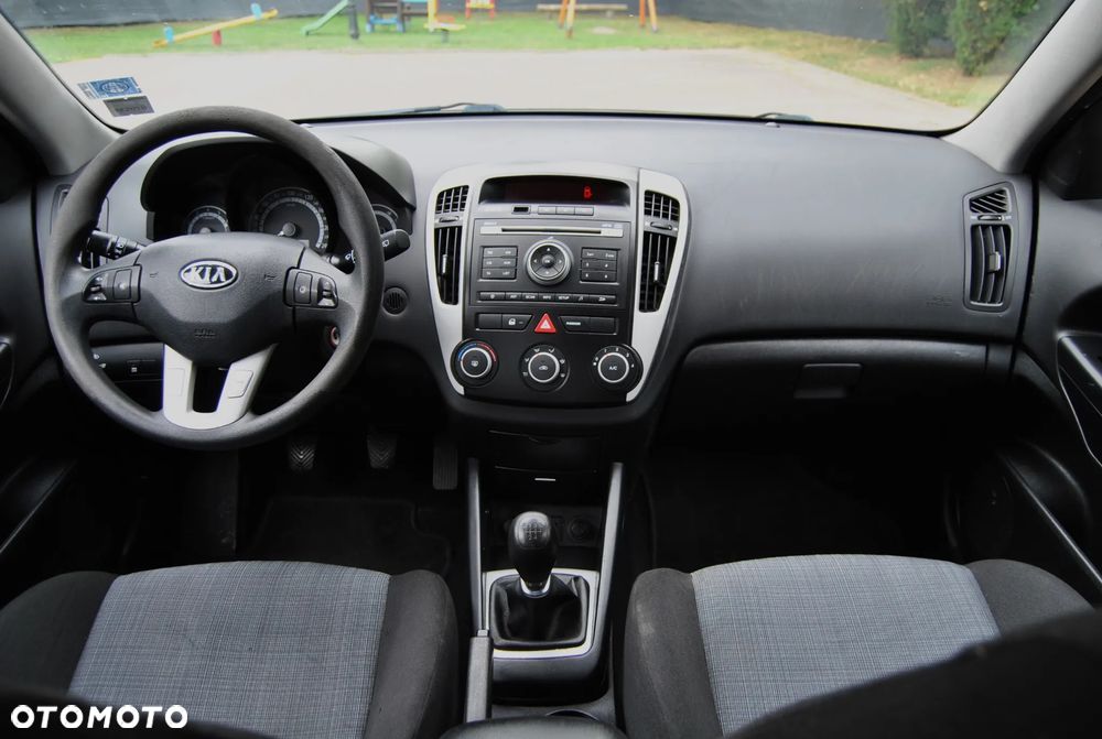Kia Ceed 1.4 CVVT SW Spirit - 9