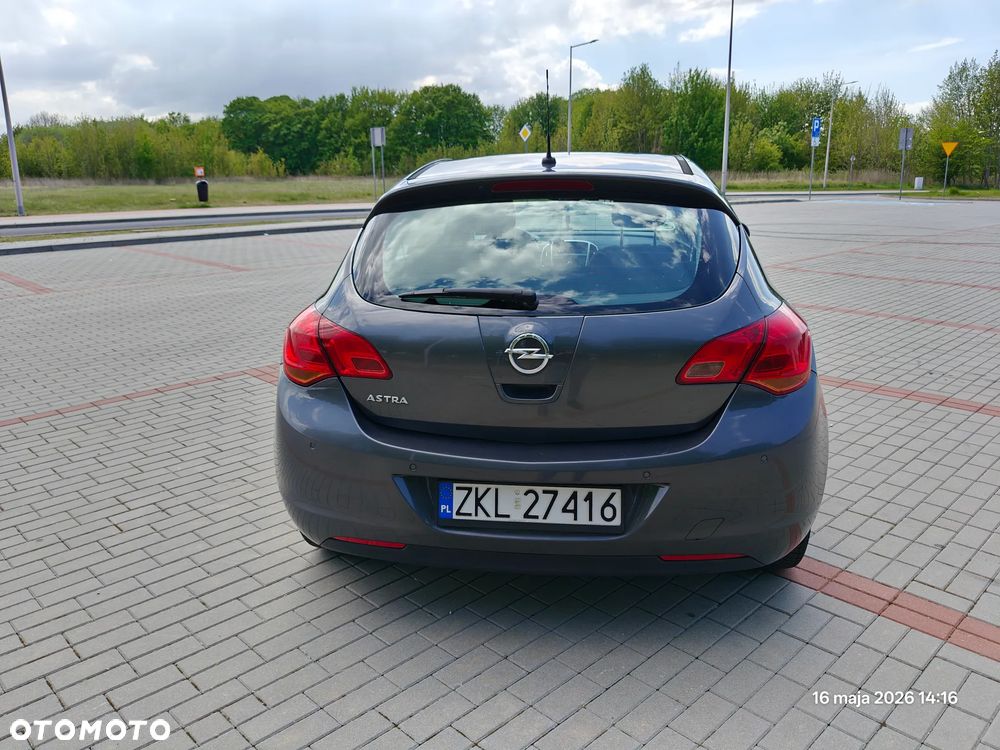 Opel Astra 1.6 Cosmo - 9