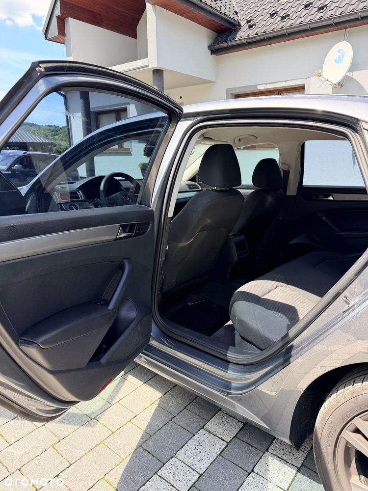 Volkswagen Passat - 14