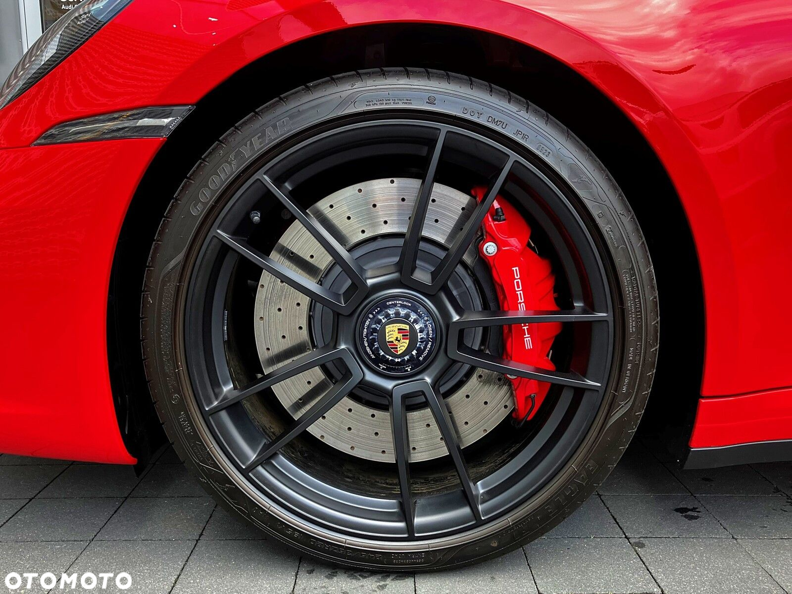 Porsche 911 Carrera 4 GTS Cabrio - 13