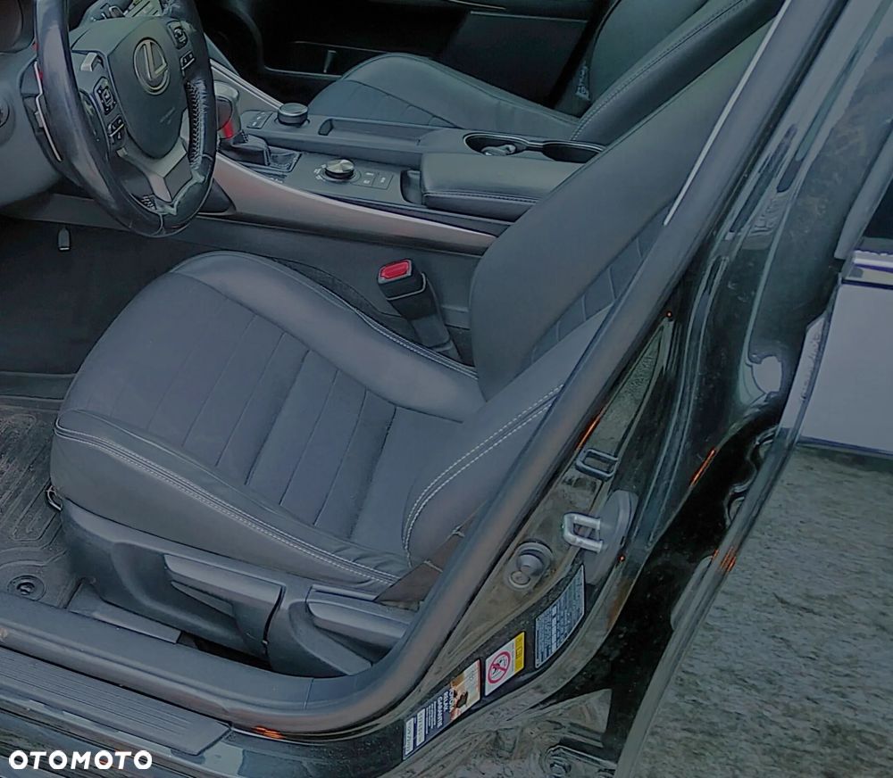 Lexus IS 300h Black - 2