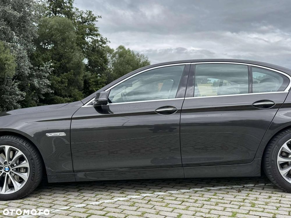 BMW Seria 5 528i xDrive Luxury Line - 10